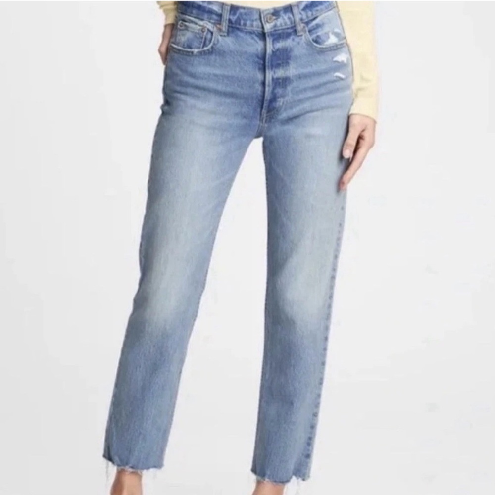 Gap Cheeky Straight High Rise Raw Hem Jeans. Women’s 26 or 2 (actual 26x26)